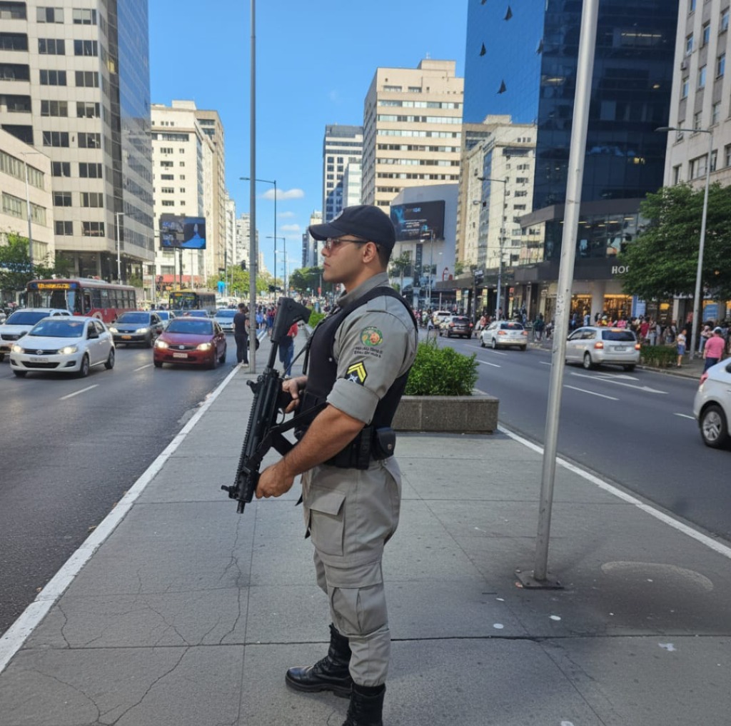 Policial Militar em serviço - Segurança Pública